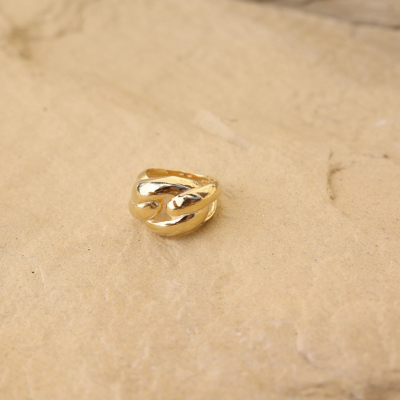 LOVE KNOT RING