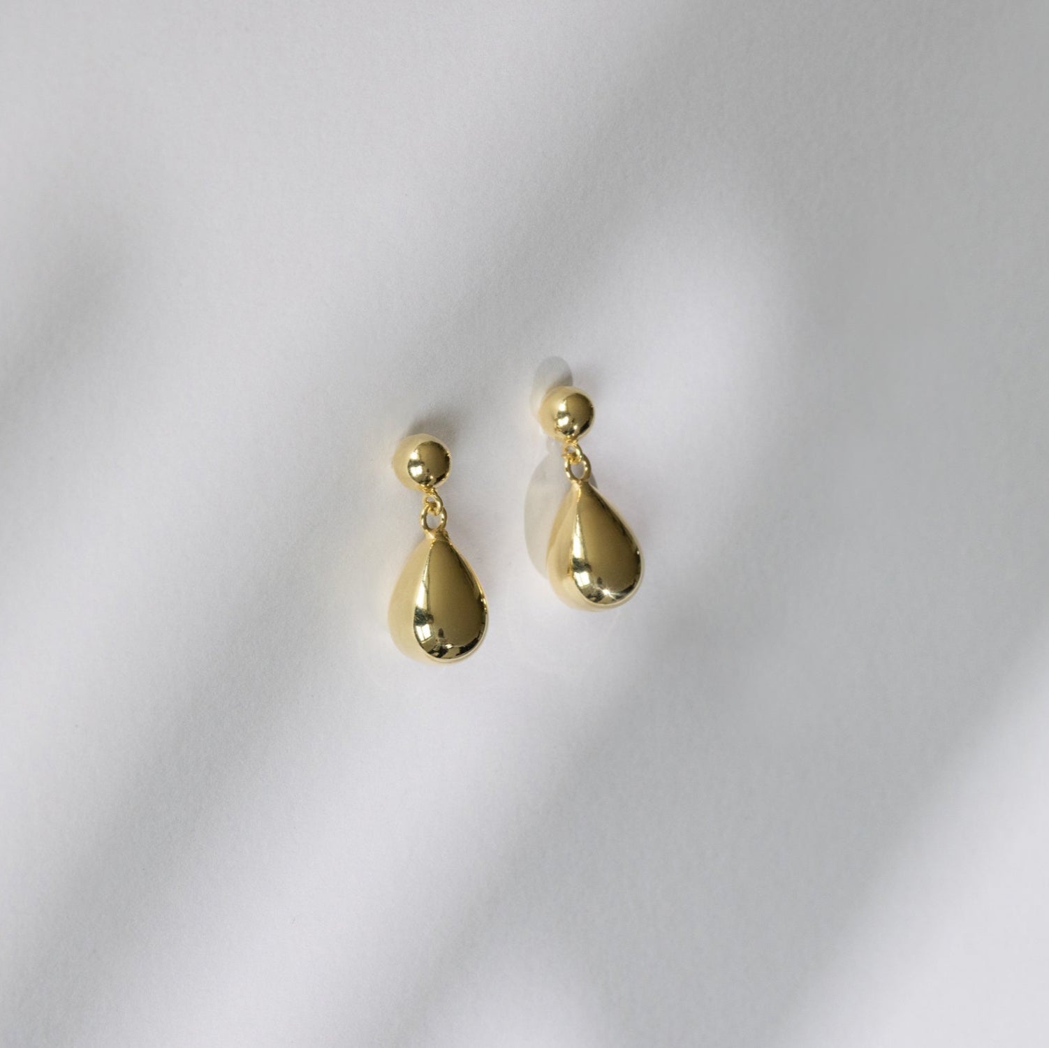 CURVY DROPS