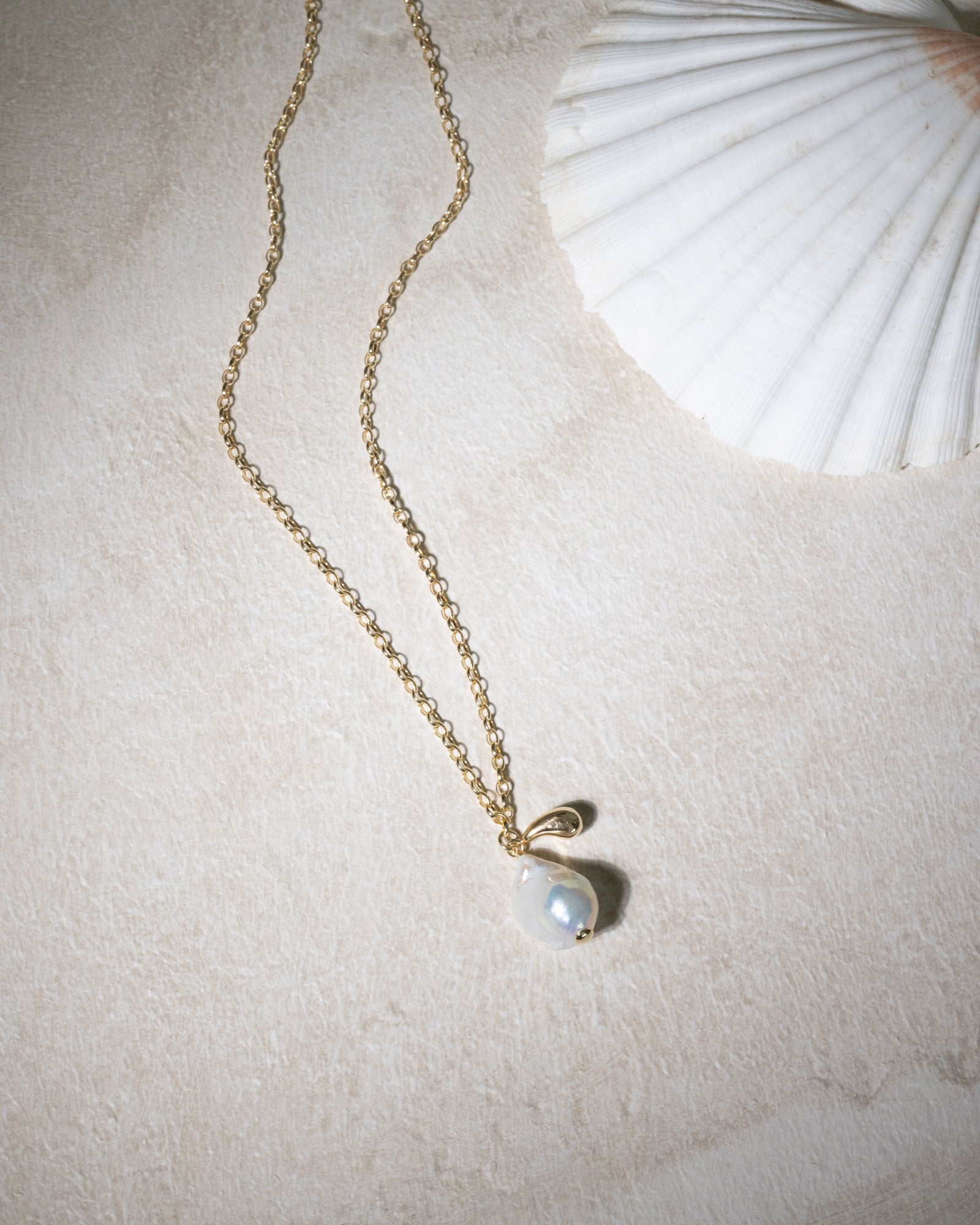 WILD PEARL NECKLACE
