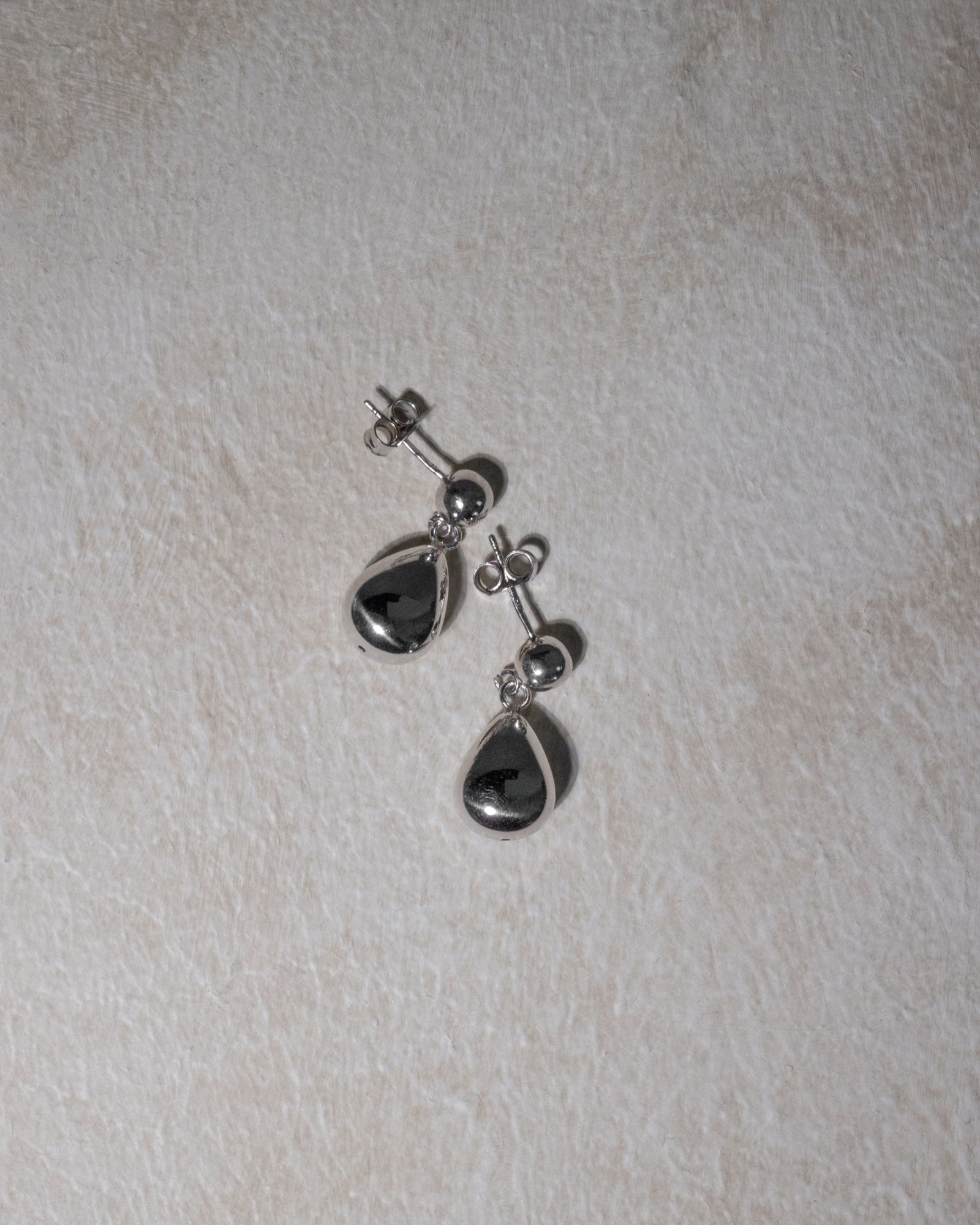 CURVY DROPS