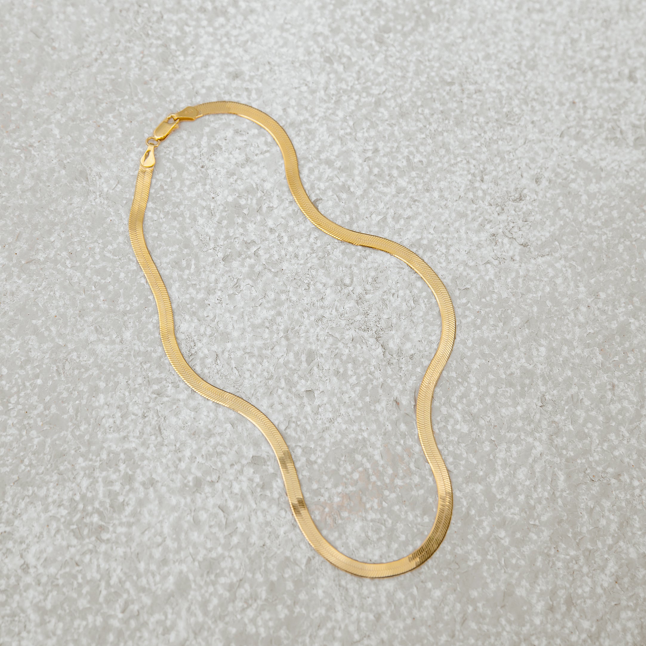 SINGLE SNAKE NECKLACE
