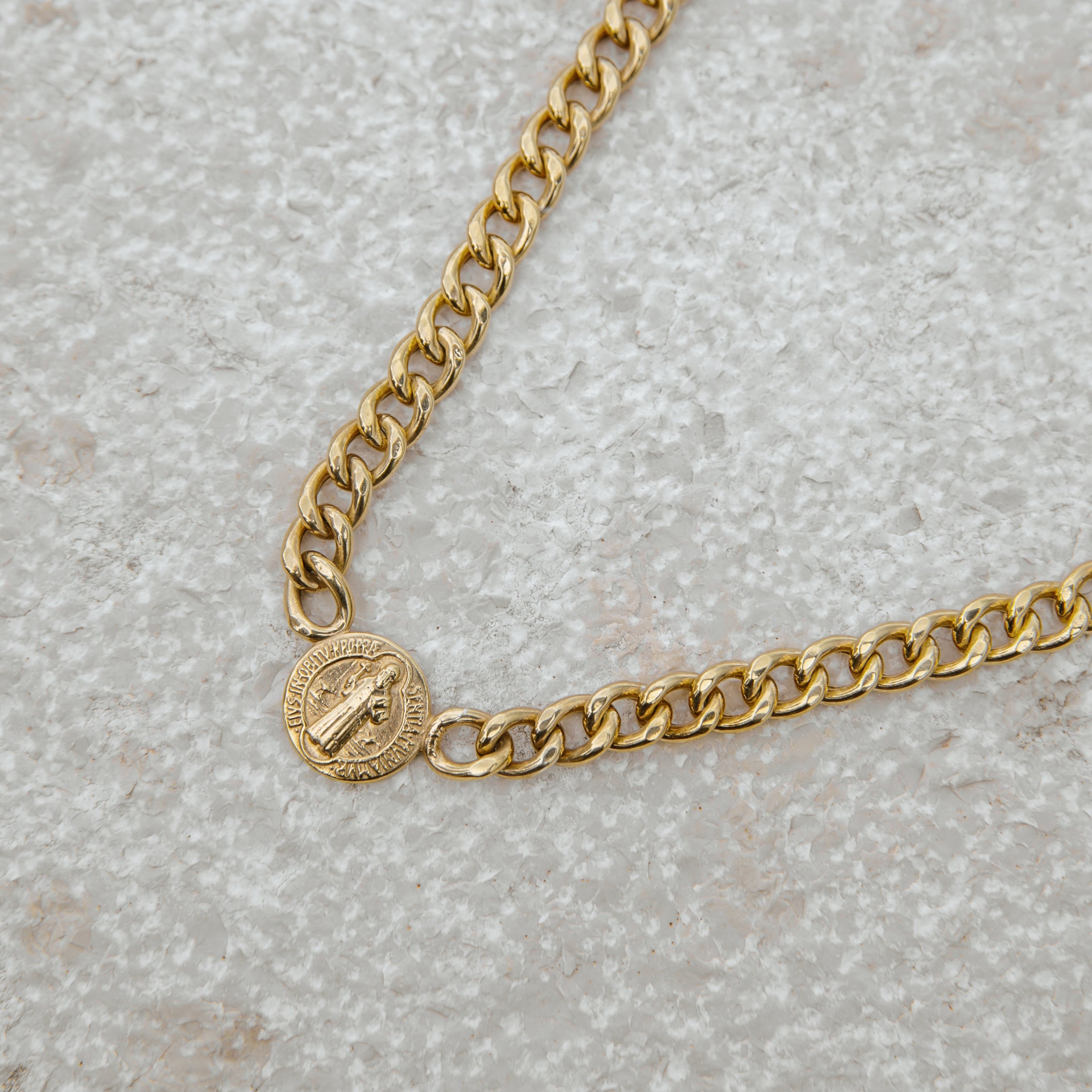 THE THRONE NECKLACE
