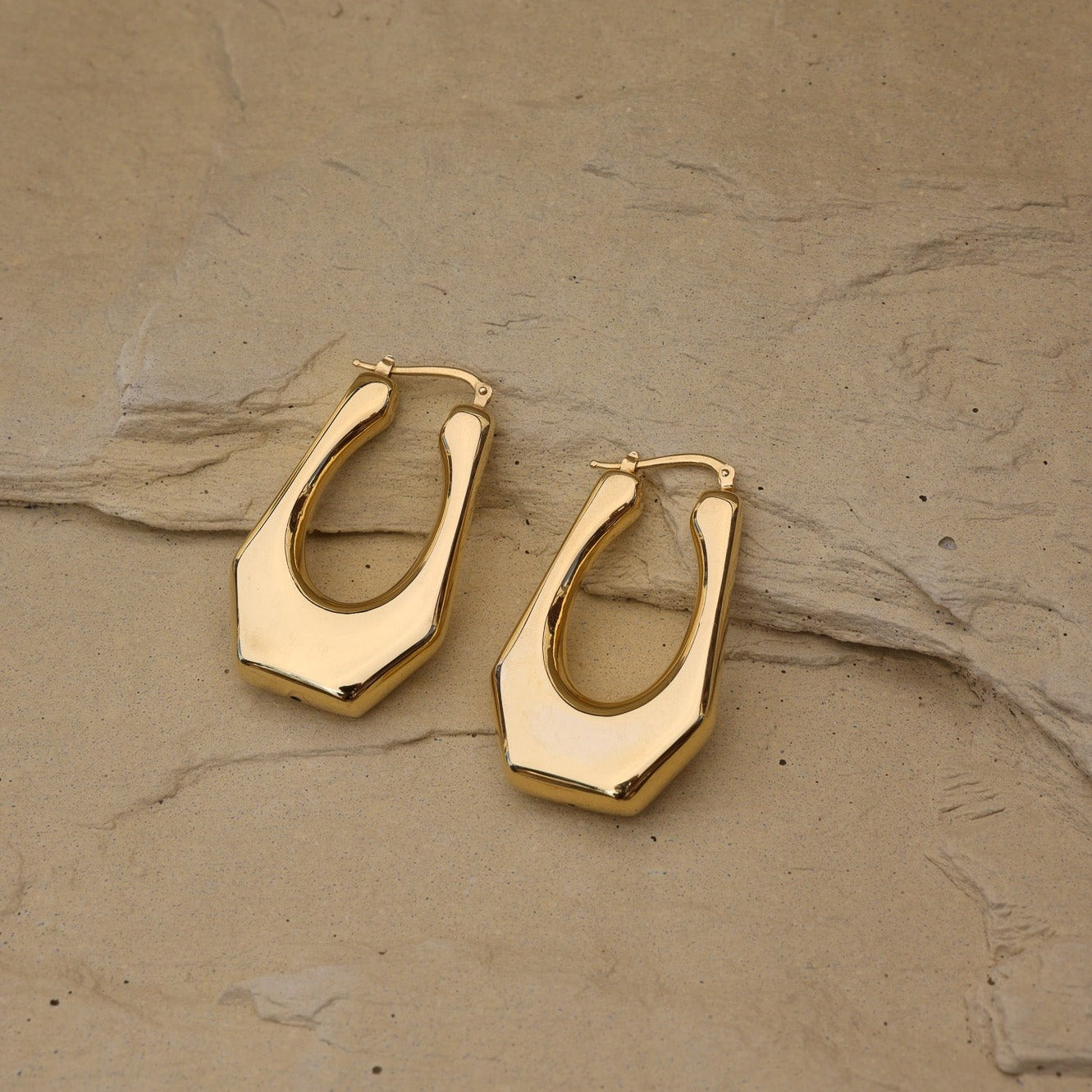 CLEOPATRA'S EARRINGS