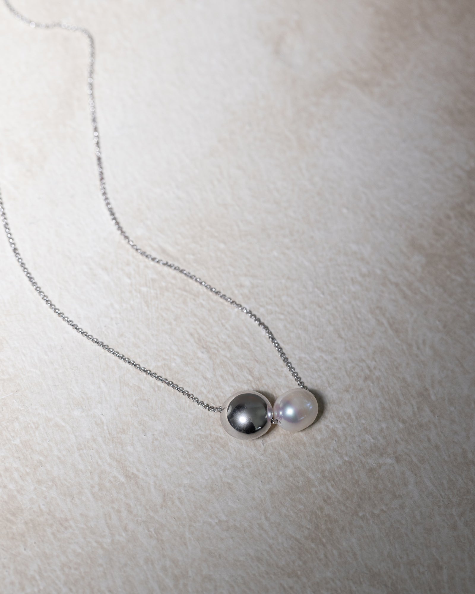 LUNA SWING NECKLACE