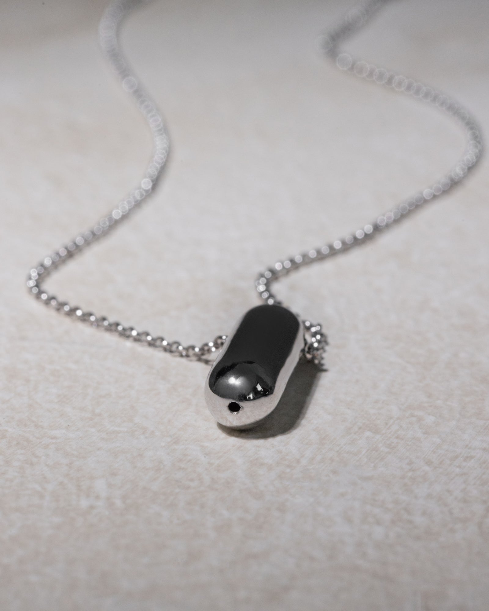 CHUBBY BAR NECKLACE