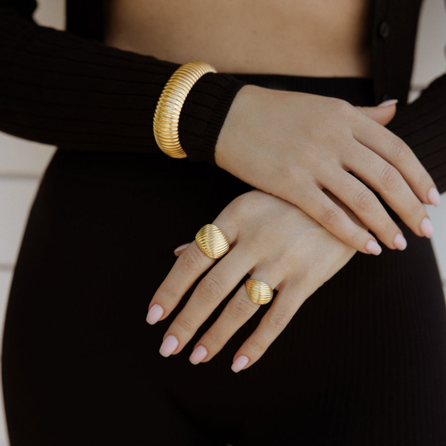 CLEO WAVE RING
