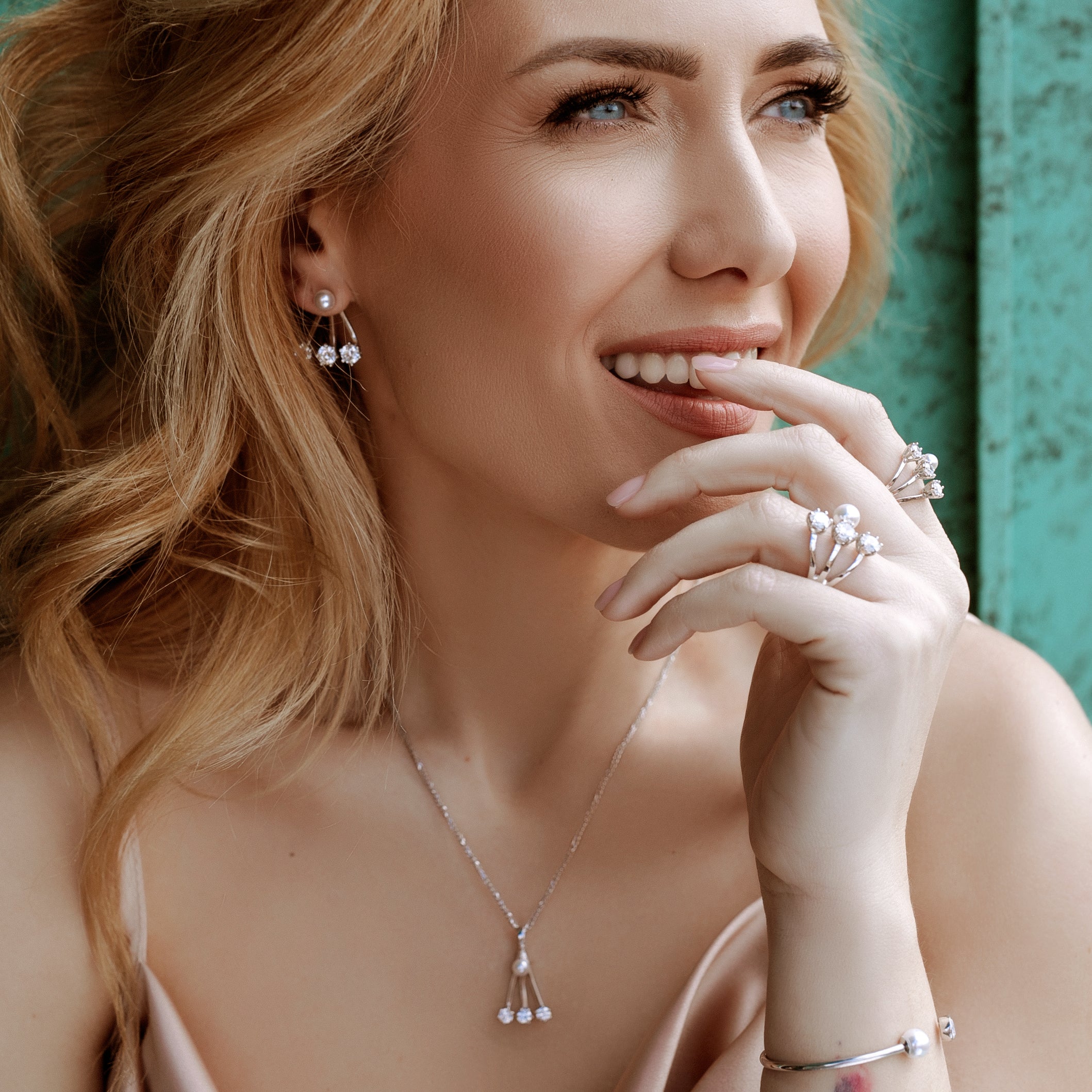 QUEEN NAUŠNICE