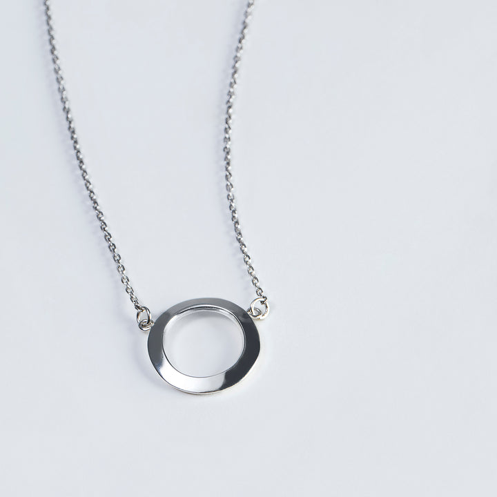 THE CIRCLE SILVER NECKLACE