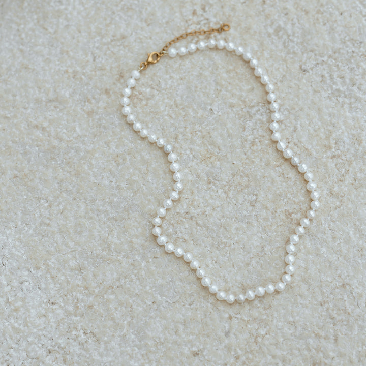 BASIC PEARLS NECKLACE